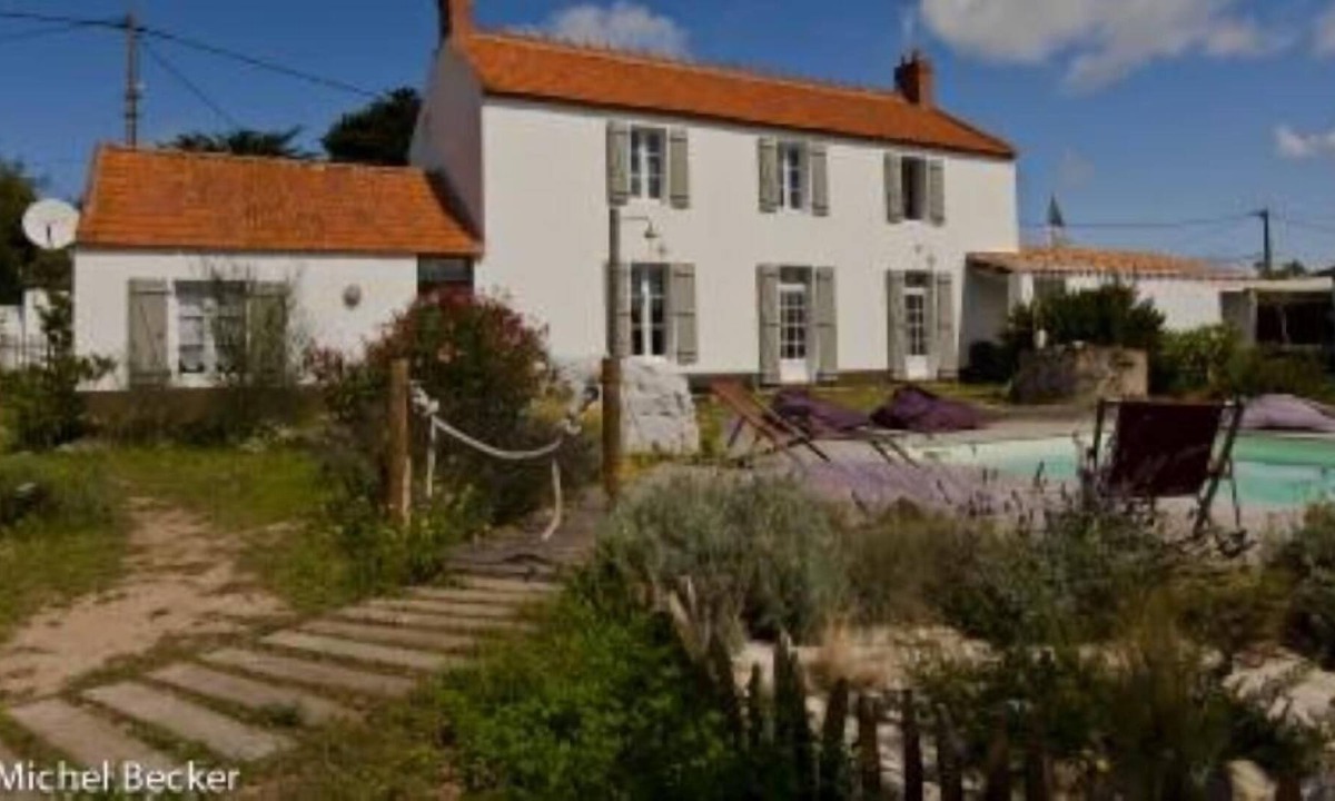 Noirmoutier-en-l'Ile House | Residential flatHouse with character with a heated pool