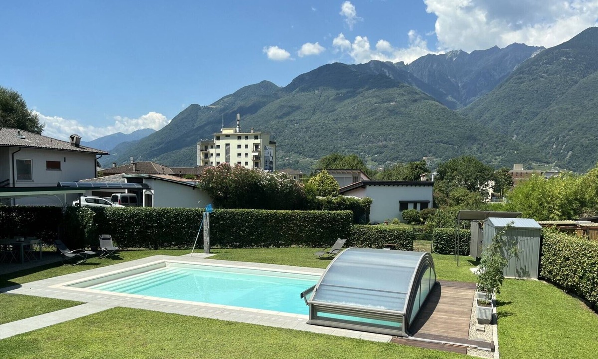 Riazzino Apartment | Residenza La Svolta - Salt Pool & Private Garden