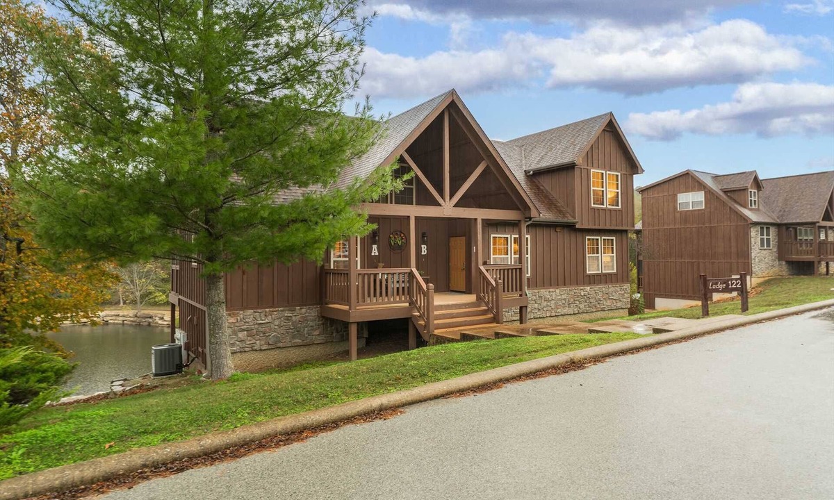 Reeds Spring Cabin | Resort Cabin! Fireplace, Waterfront and Waterview | 122