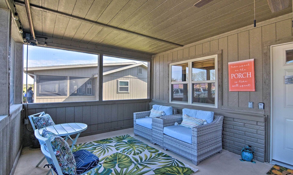 Lampe Cabin | Resort Cabin w/Nearby Pool & Lake Access!