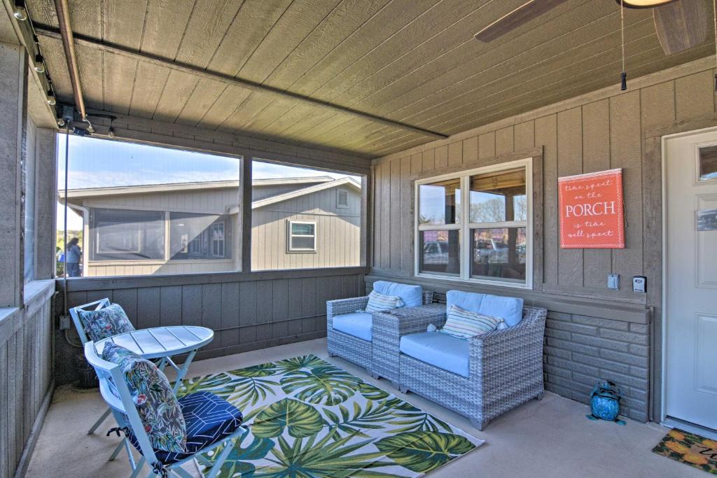 Lampe House | Resort Cabin w/Nearby Pool & Lake Access!