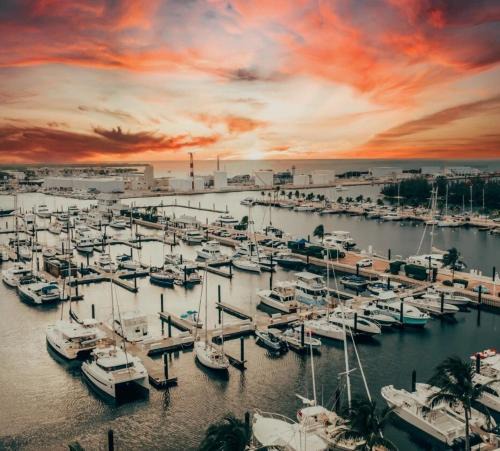 Key West Boat Rental | Resort chic on the water!