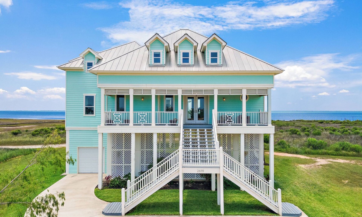 Red Fish Cove House | Resort experience on the West End with stunning sunsets over the Bay