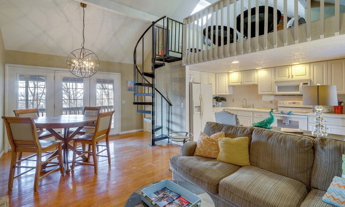 Osage Beach Cabin | Resort Living on Lake of the Ozarks! Family Cabin