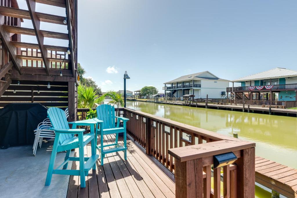 Rockport House | Resort Perks: Waterfront Rockport Home!