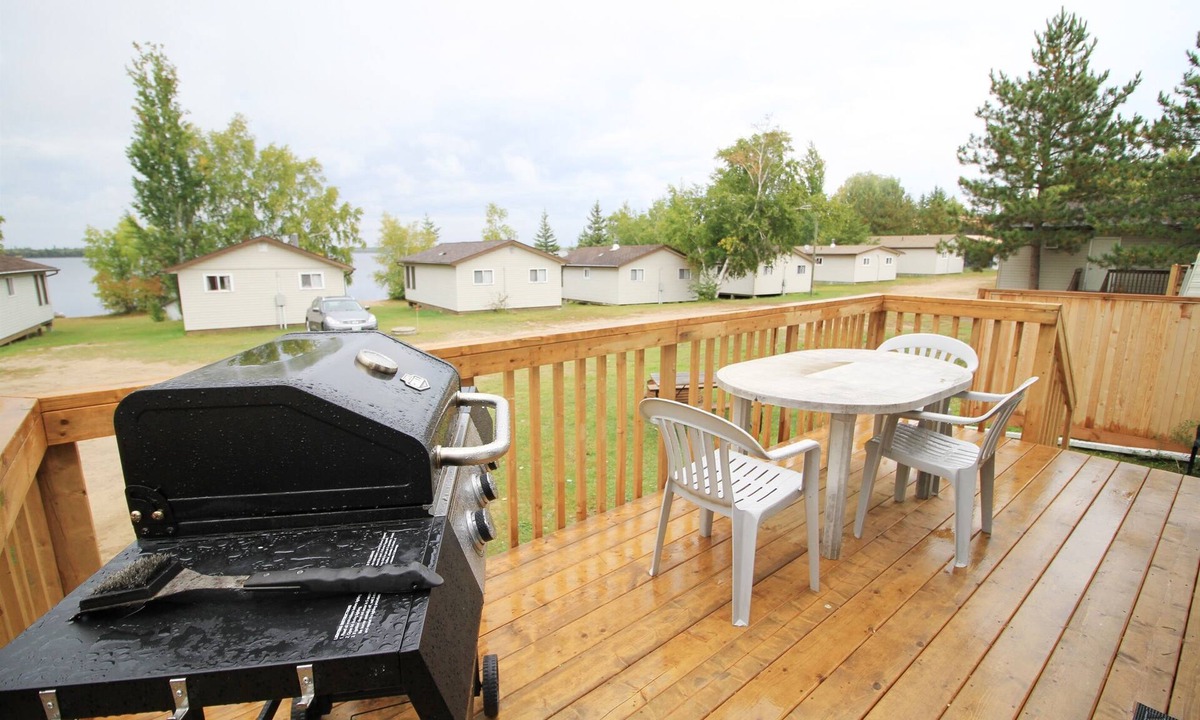 Falcon Lake Cabin | Resort Retreat at "All Decked Out"