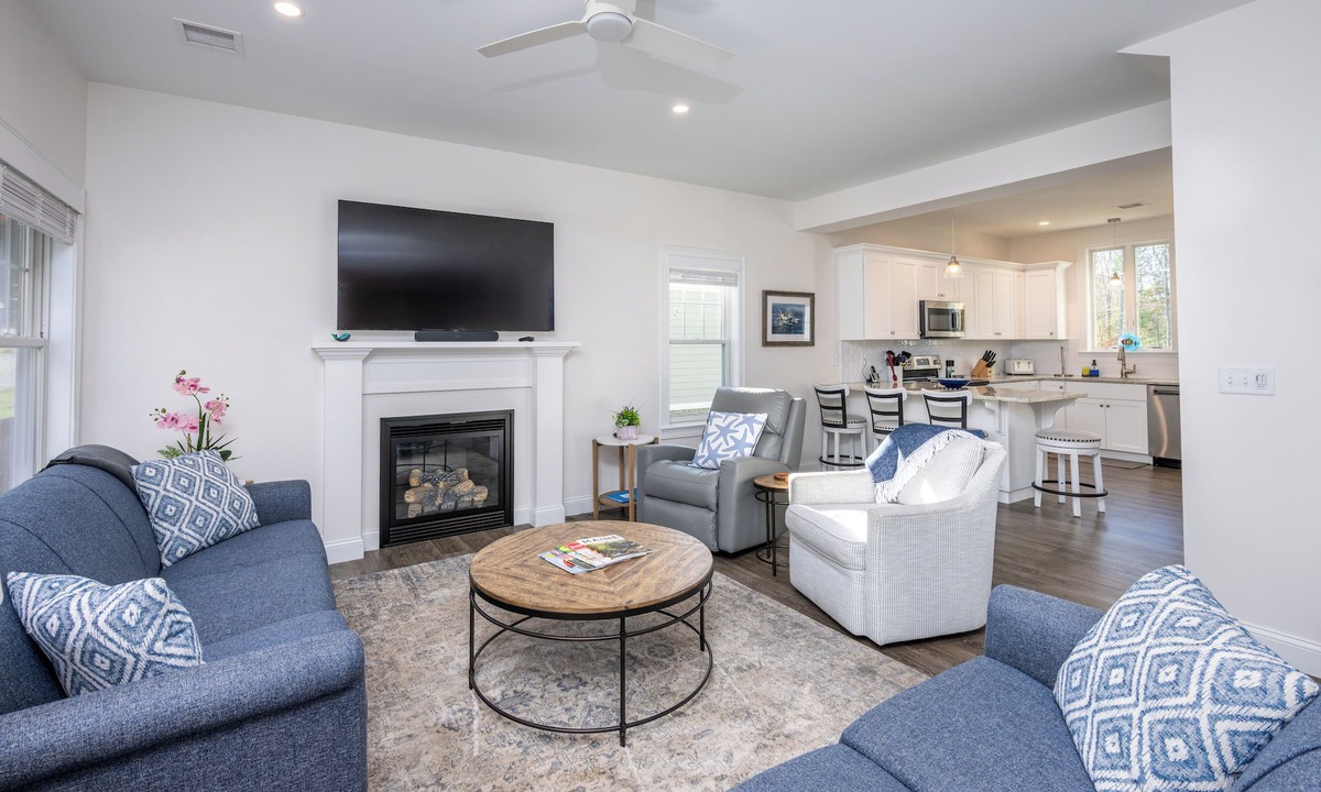 Arundel Cottage | Resort style community, heated pools, club house, game room, 15 mins to beaches.
