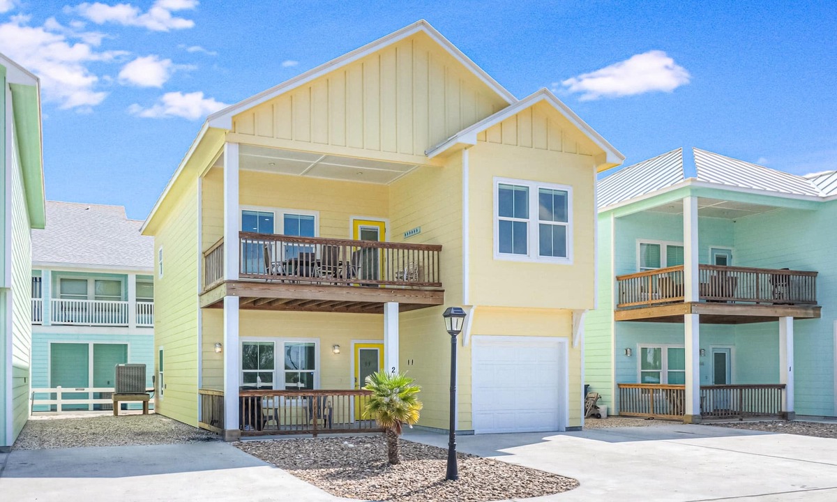 Rockport House | Resort-style community home with water views, pool, & kayaks - snowbird friendly