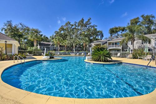 Demere Park House | Resort-Style Condo in St Simons ~ 1 Mi to Pier!