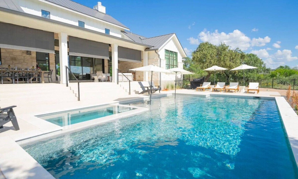 Naumanns Camp House | Resort Style Escape | Hot Tub, Winery, Golf Access