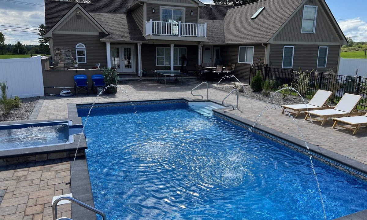 Wallkill House | Resort style house with pool