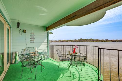 Seven Coves House | Resort-Style Lake Conroe Retreat w/Balcony & View