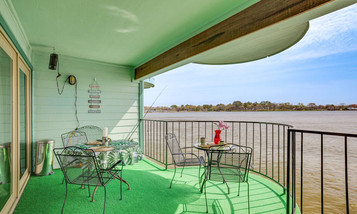 Seven Coves Condo | Resort-Style Lake Conroe Retreat w/Balcony & View