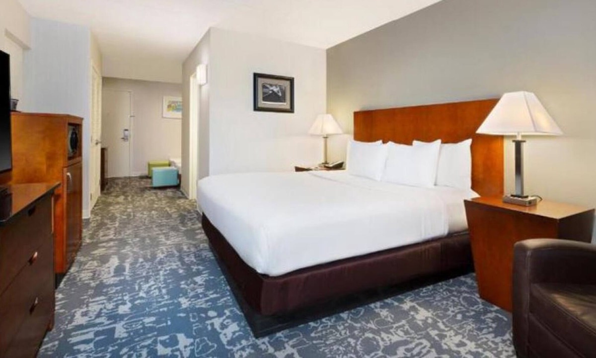 Danvers House | Resort Style Stay