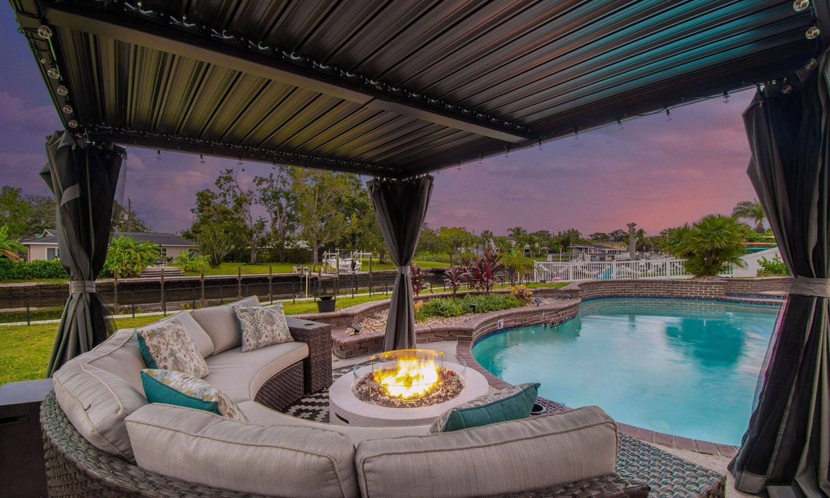 Bay Crest Park House | Resort-Style Waterfront - Heated Pool & Game Fun