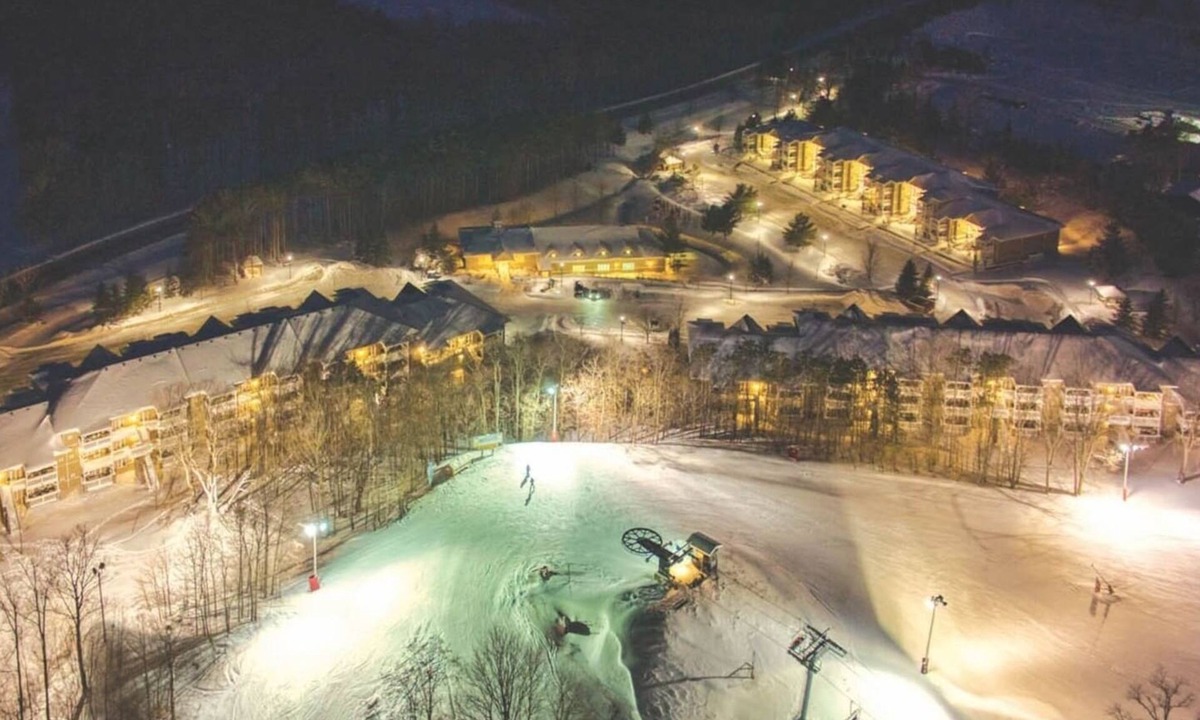 Oro-Medonte House | Resort Suite for 8, Ravine Back, Jacuzzi & Pool