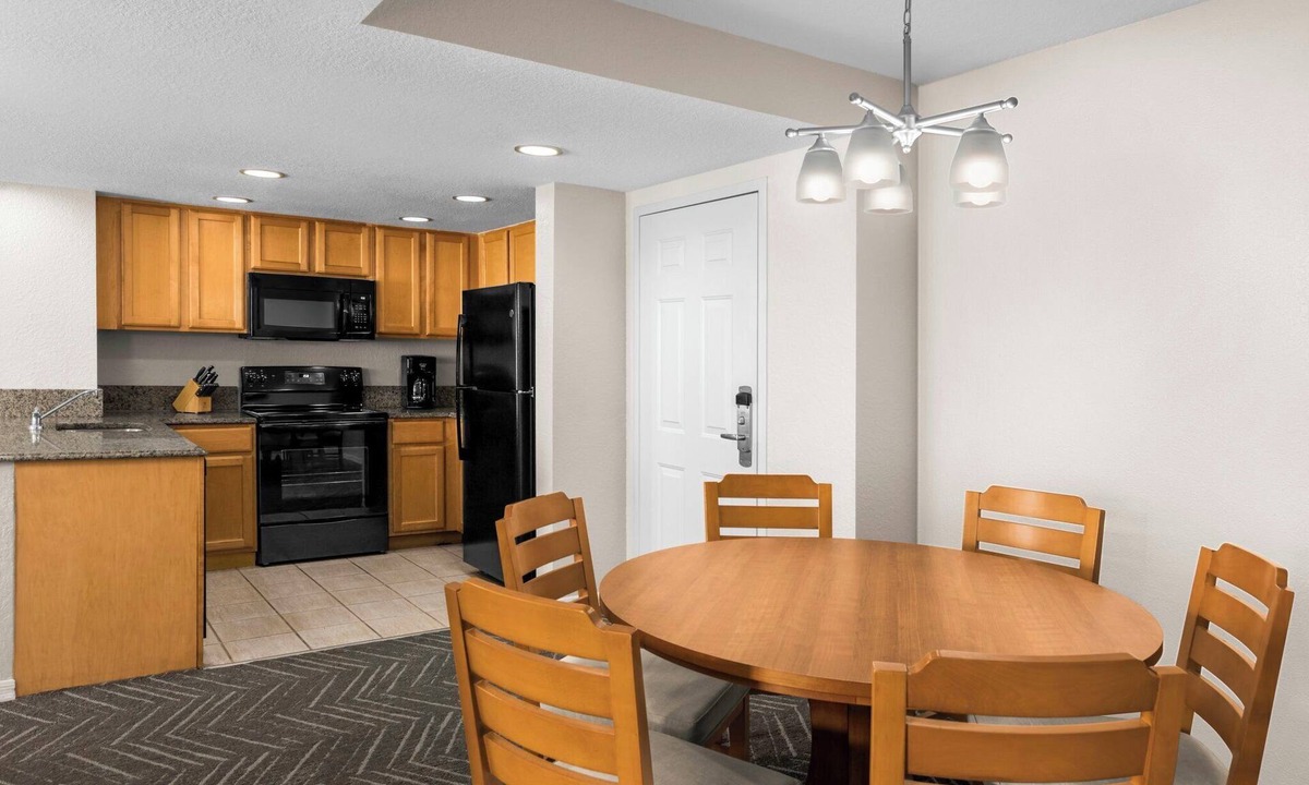 Survey Creek Resort | Resort with 2 bedrooms - sleeps 6 - in tranquil Pompano Beach