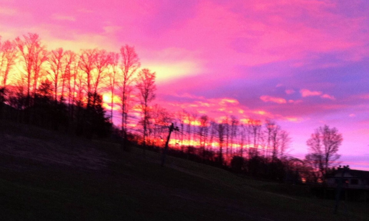 Boyne Falls Resort | Resort with 2 bedrooms, kitchen & fireplace in peaceful Boyne Falls.