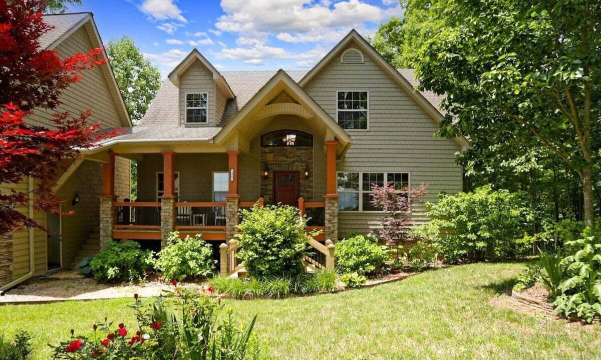 Young Harris House | Respite Ridge - Game Room-Fireplace-Stunning View