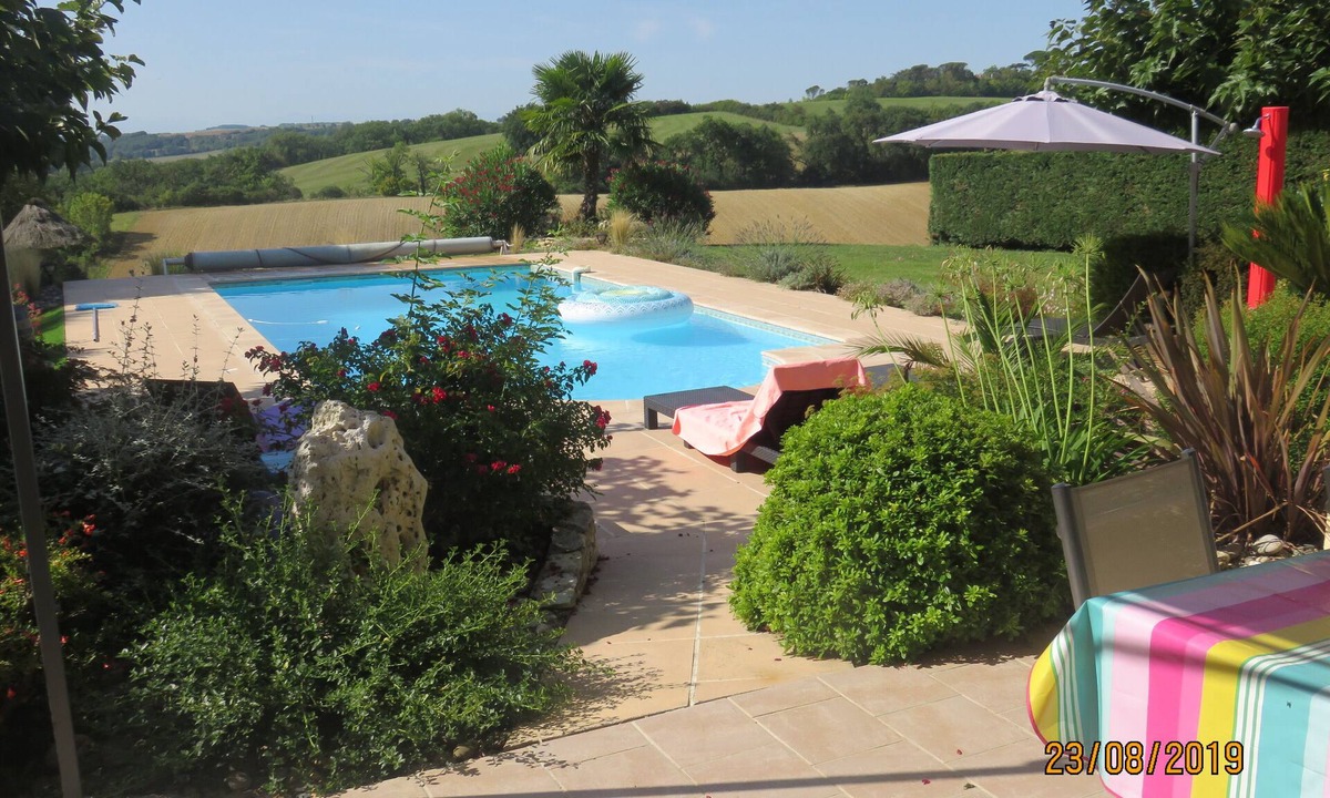 Montestruc-sur-Gers House | Rest and relaxation assured in this villa without opposite