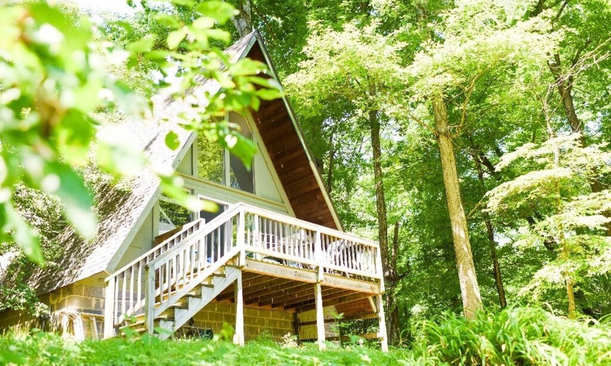 Colonial Beach Cabin | Rest & Recharge, A-frame Cabin on Winery Grounds