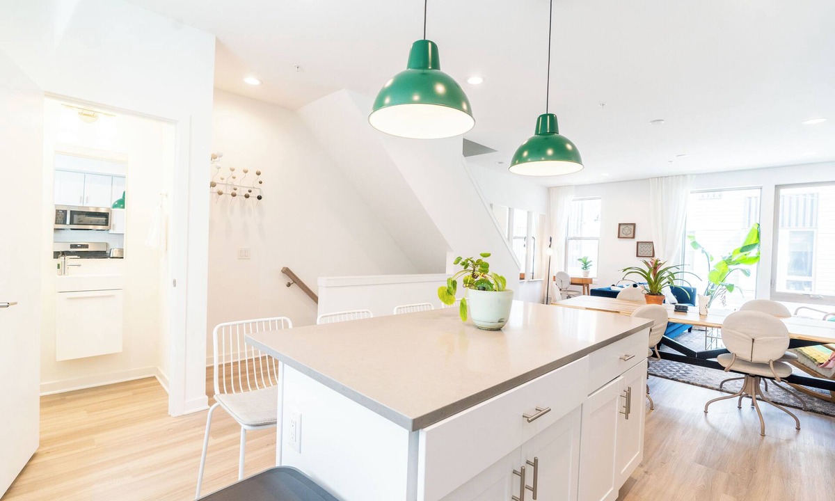 Olde Richmond House | Rest & Relax by RIVER - 3 beds/3.5 Baths/Private Garage