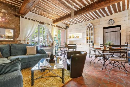Chateaudouble House | Restaurant Le Château