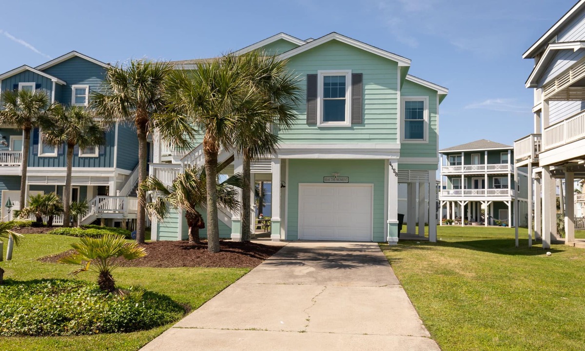 Galveston House | Restaurant open, heated pool,Pet friendly, Steps to beach,Point west. 5 stars