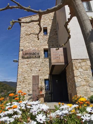 Tapis House | Restaurante y Alojamiento Can Mach