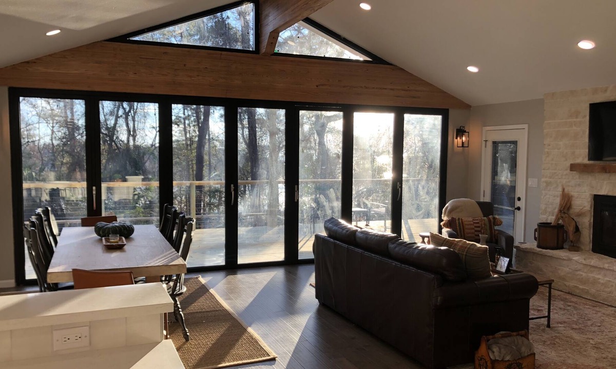 Pointblank House | Restful Hillside Retreat in the Trees by the Lake