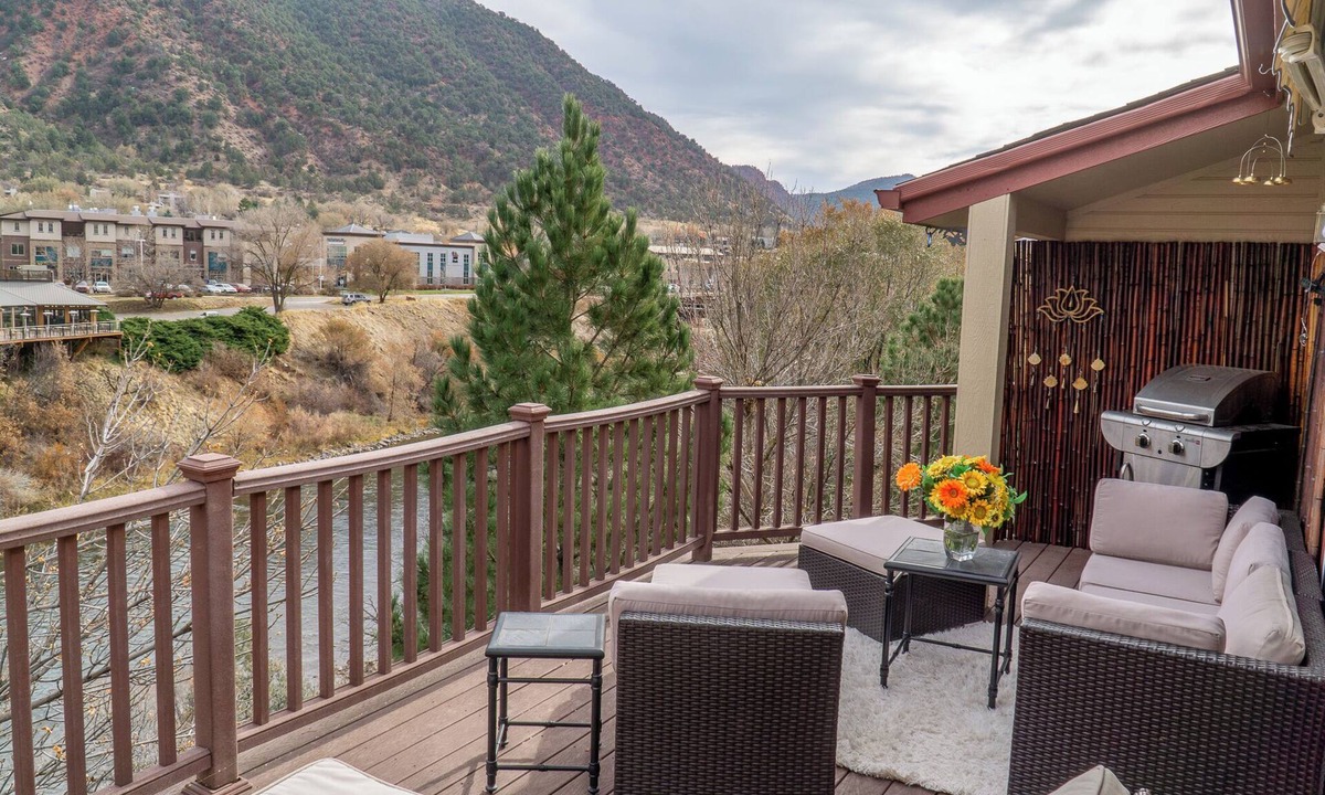 Glenwood Springs House | Restful Retreat on the River, minutes from downtown