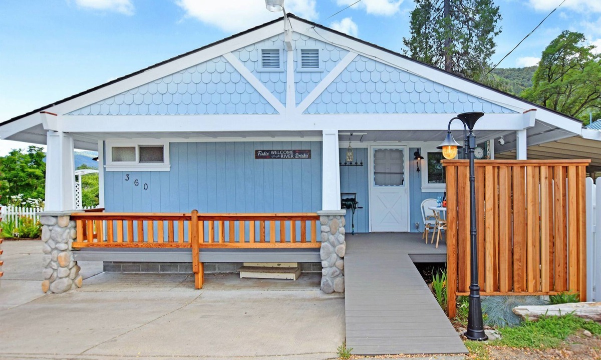 Gold Hill House | Restful River Retreat