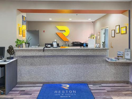 Spencer Hotel | Reston Inn & Suites