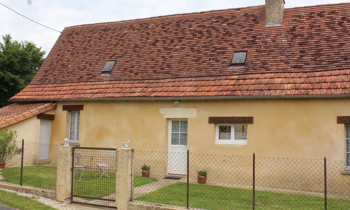 Saint-Marcel-du-Perigord Cottage | Restored cottage with fireplace, private garden, pets allowed
