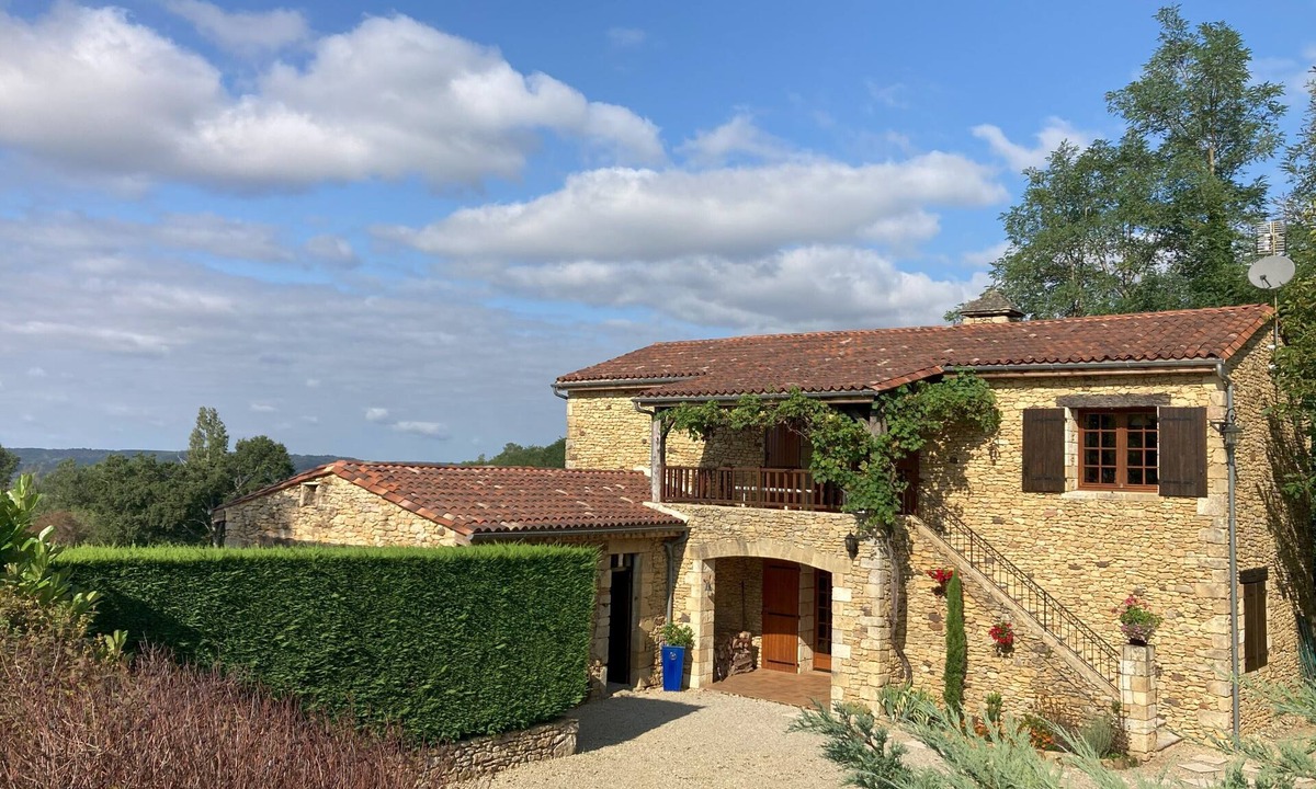 Saint-Germain-de-Belves House | Restored Stone Barn With Superb View