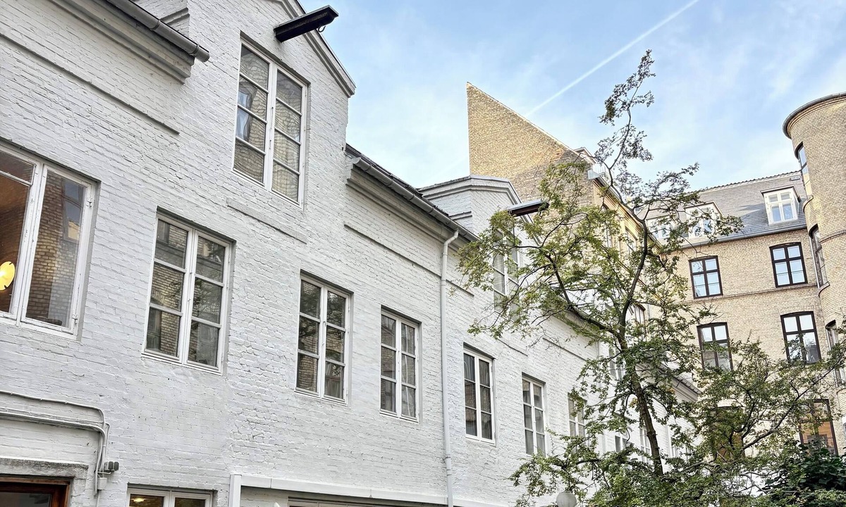 Copenhagen K Apartment | Restored 1880 Grain Warehouse in Peaceful Courtyard Near Royal Palace & Church