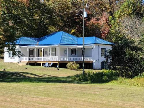 Roseland House | Restored 1900s Historic Home - Jonesboro, VA