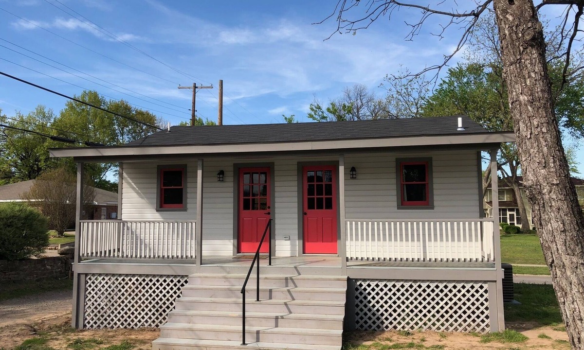 Fort Smith House | Restored Historic Carriage House walking distance to Downtown and the Riverfront