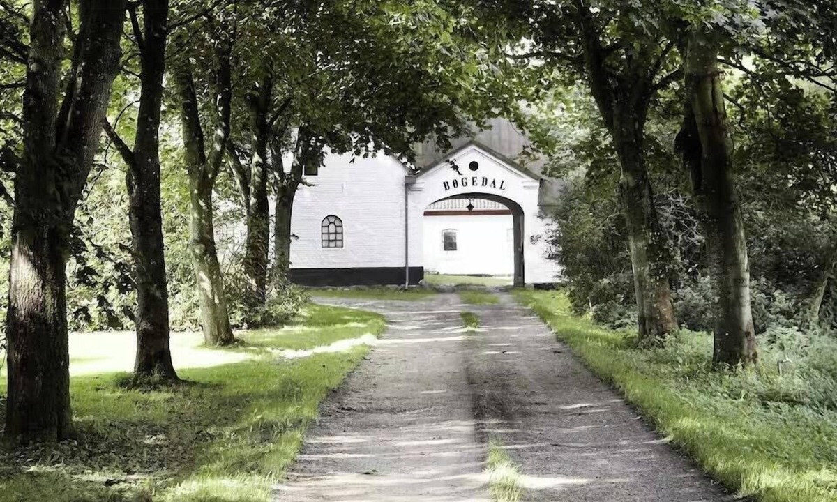 Vejle House | Restored house from 1842 by Vejle Ådal