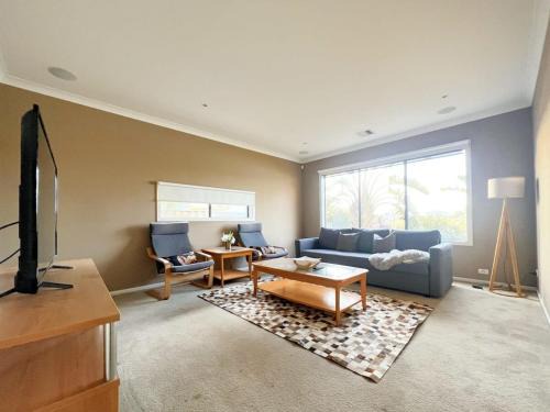 Sanctuary Lakes House | Retreat Andrew House