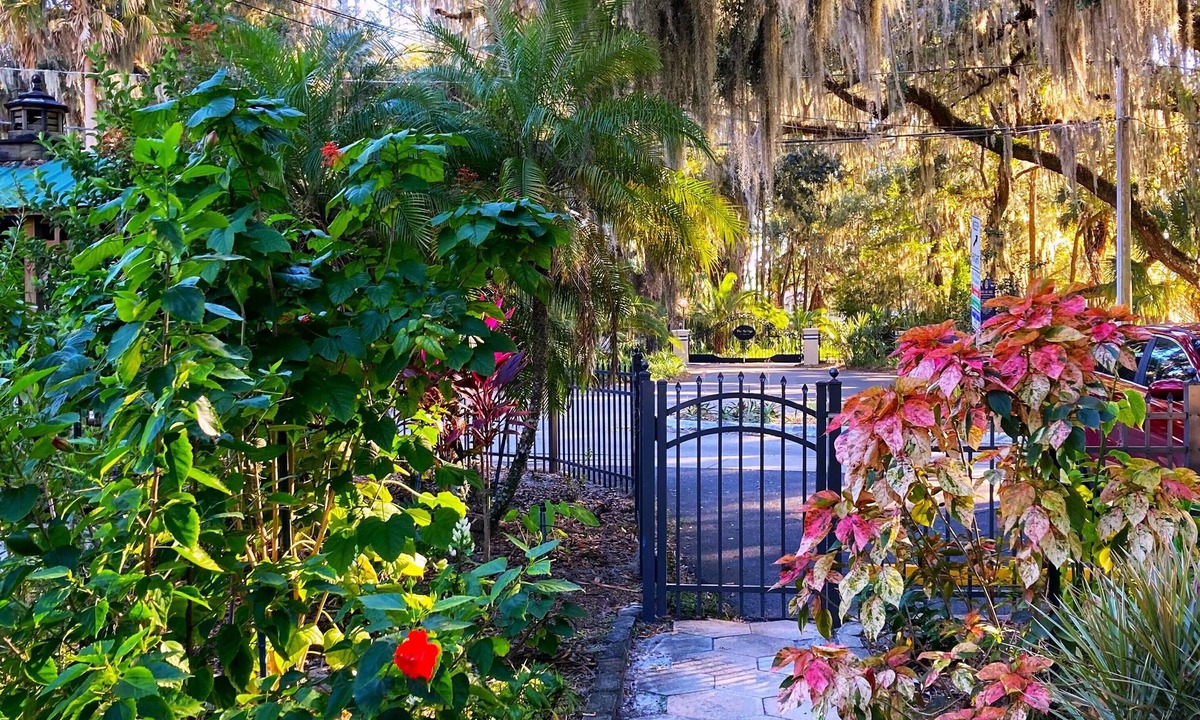 Springs at Kings Bay Hotel | Retreat at Crystal Manatee