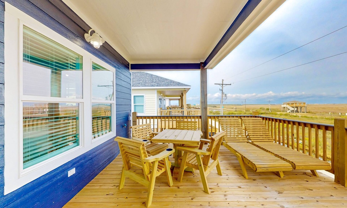 Gilchrist House | Retreat | Bay Views | Large Deck | Family Fun