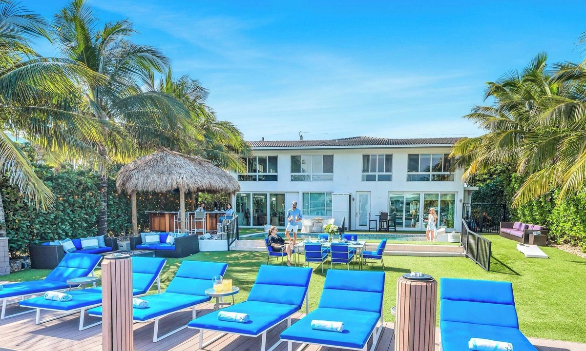 Barrier Island House | Retreat by Beach | Waterfront | Lago Key