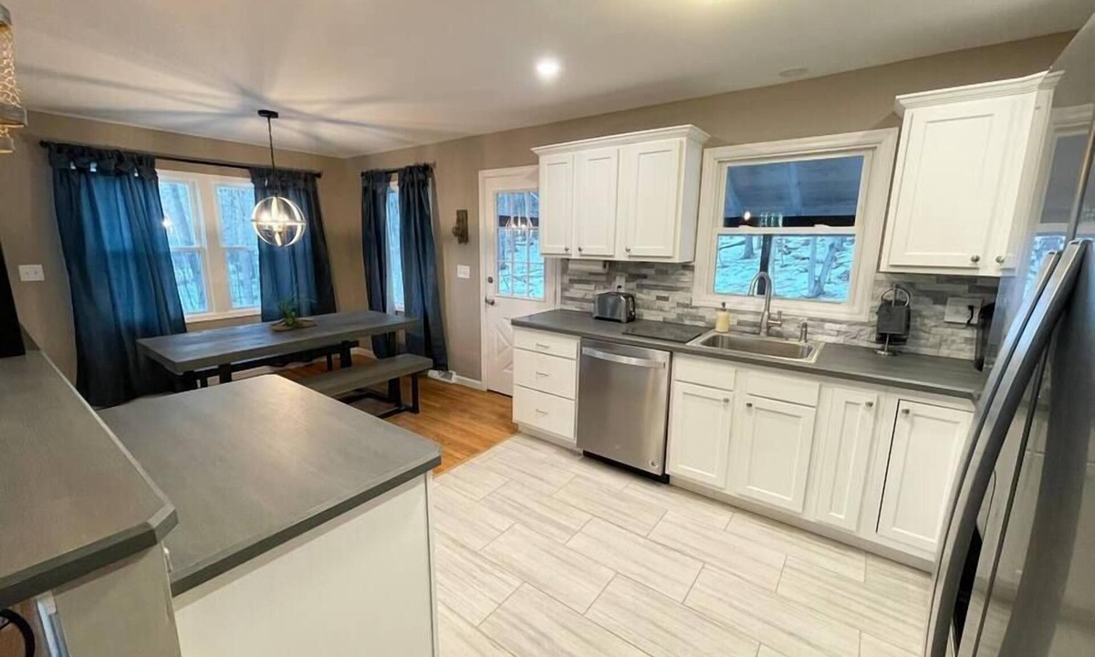 Rotterdam House | Retreat in a Serene and Expansive Natural Setting