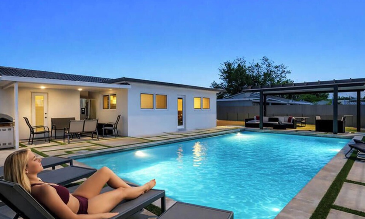 Coral Terrace House | Retreat Near MIA Heated Pool, BBQ & Playground