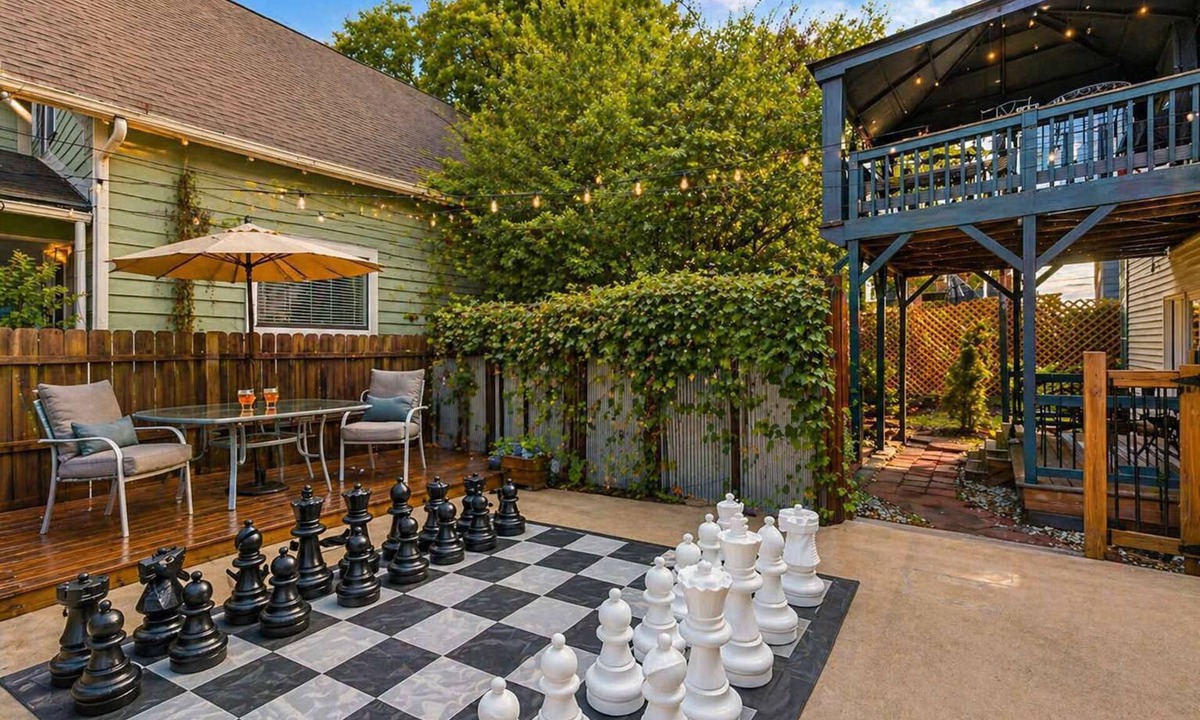 Deer Park House | Retreat on Bardstown Road | Yard Derby Delight