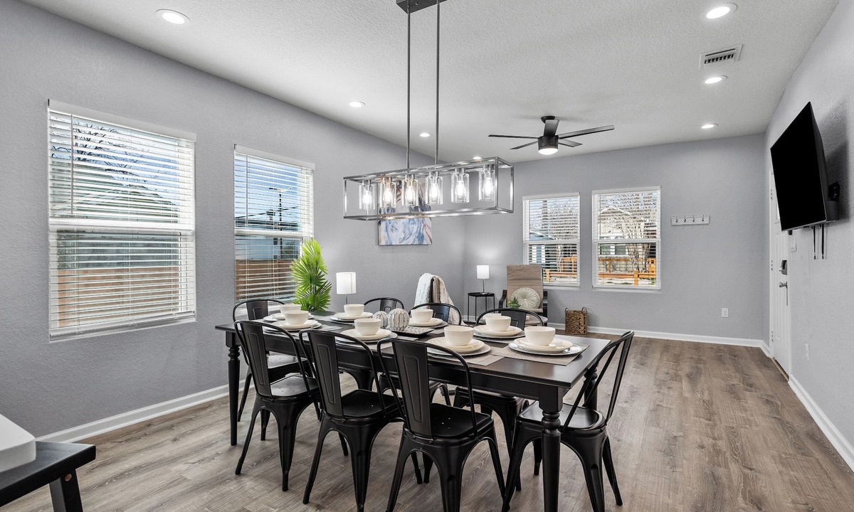 Denver Heights Cottage | Retreat to a Brand-new Downtown Home 4br/3ba!