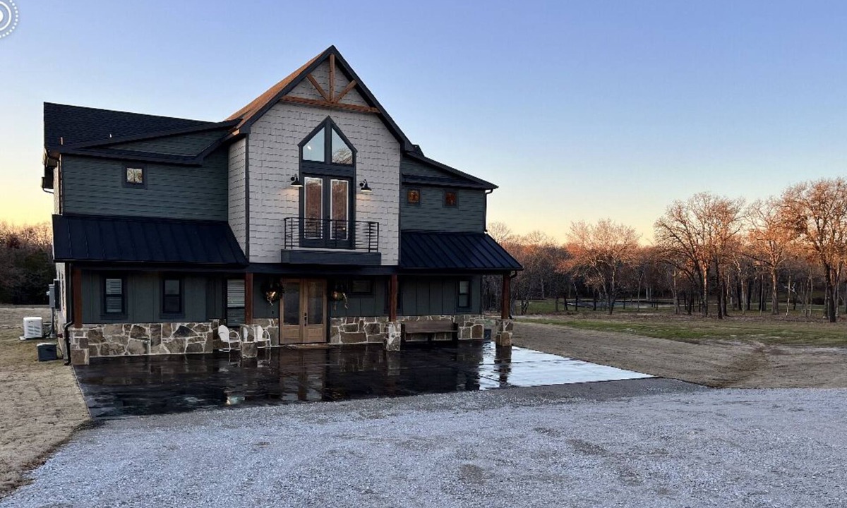 Marshall County Cabin | Retreat to the trees with this luxury cabin nestled in the woods