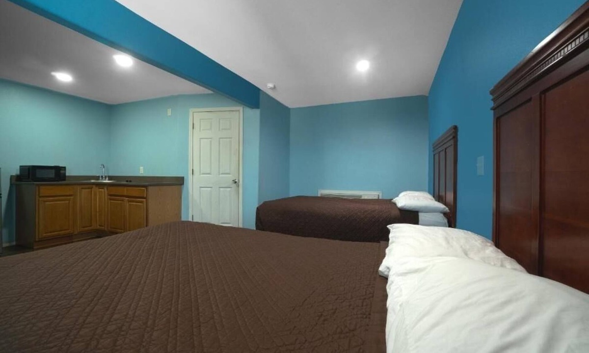 Flour Bluff Hotel | Retreat Unit Pets Allowed Just A Few Miles From Port Aransas Marina And Beaches