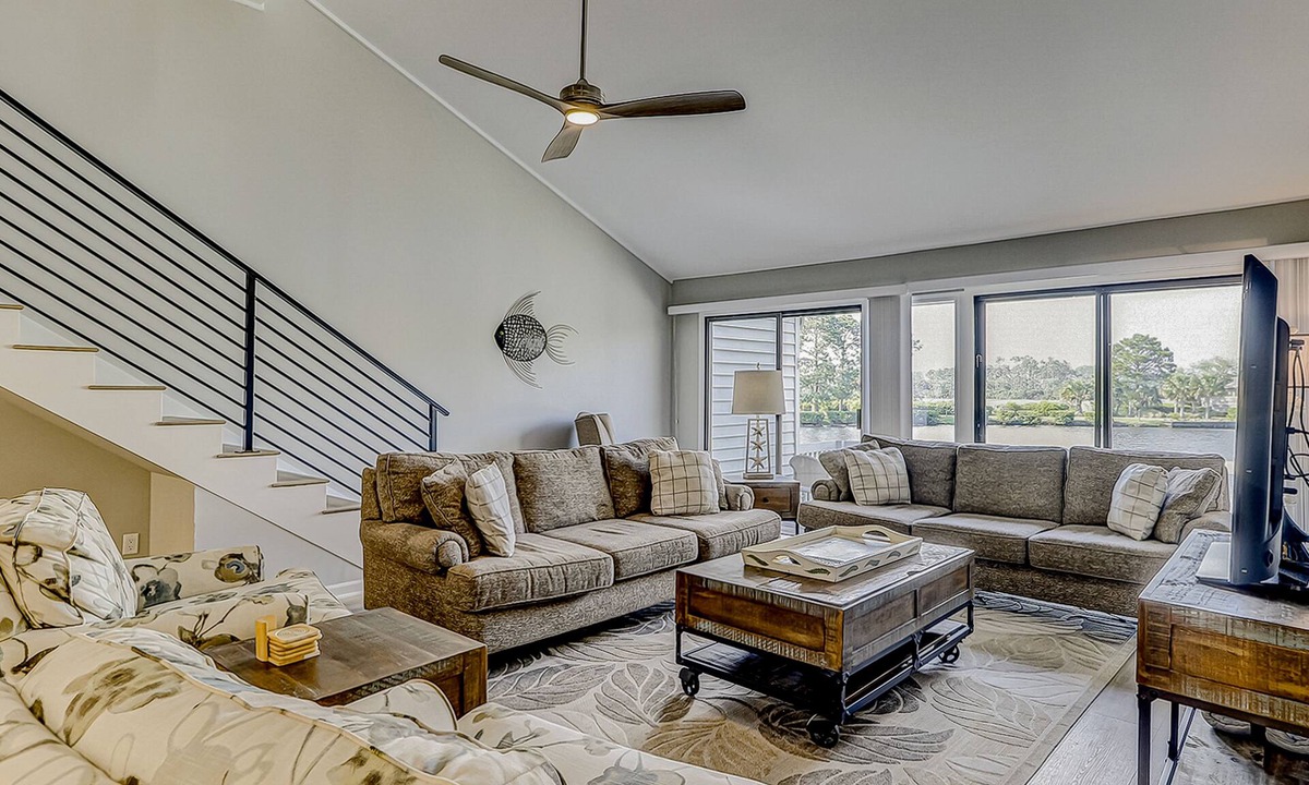 Sea Pines Condo | Retreat w/panoramic lagoon views, shared pool, golf courses & tennis courts